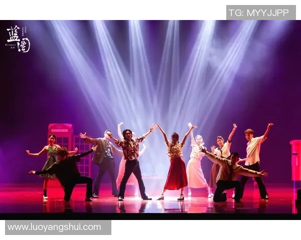 深圳街舞队的转型之路:从街头文化到舞台艺术的深度探索与实践 深圳街舞队的转型之路:从街头文化到舞台艺术的深度探索与实践